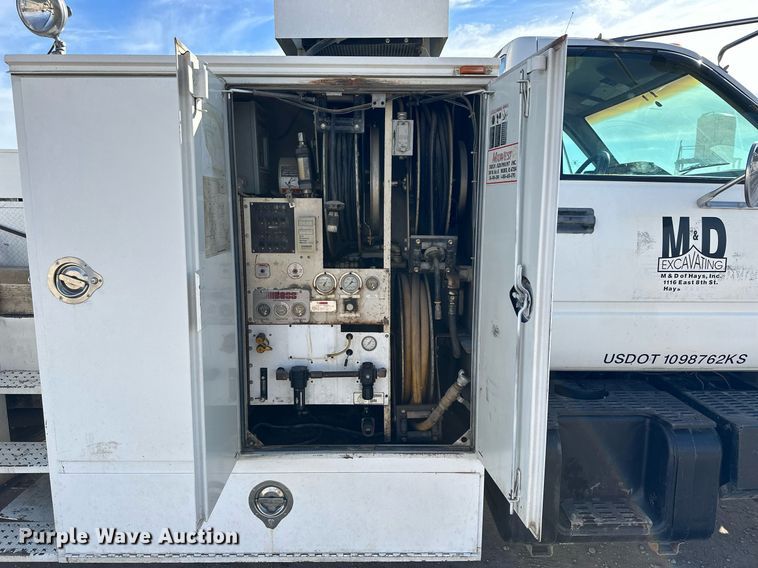 image for item NS9072 2000 GMC C7500  utility / service truck