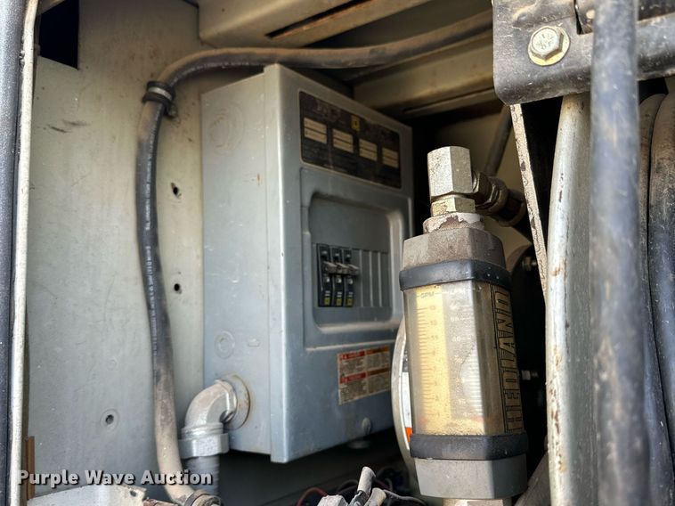 image for item NS9072 2000 GMC C7500  utility / service truck