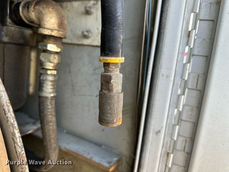 image for item NS9072 2000 GMC C7500  utility / service truck