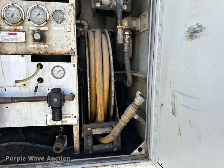 image for item NS9072 2000 GMC C7500  utility / service truck