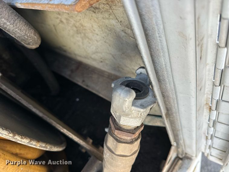 image for item NS9072 2000 GMC C7500  utility / service truck