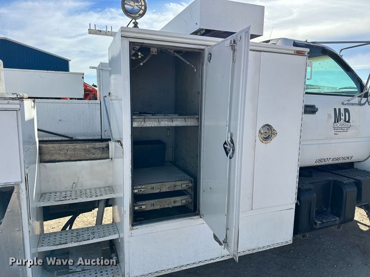 image for item NS9072 2000 GMC C7500  utility / service truck