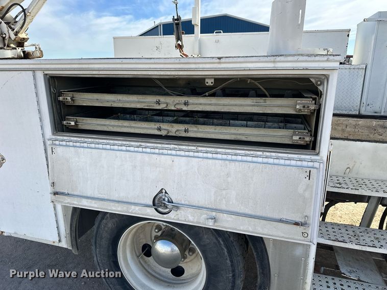 image for item NS9072 2000 GMC C7500  utility / service truck