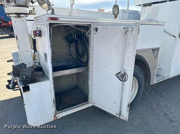 image for item NS9072 2000 GMC C7500  utility / service truck