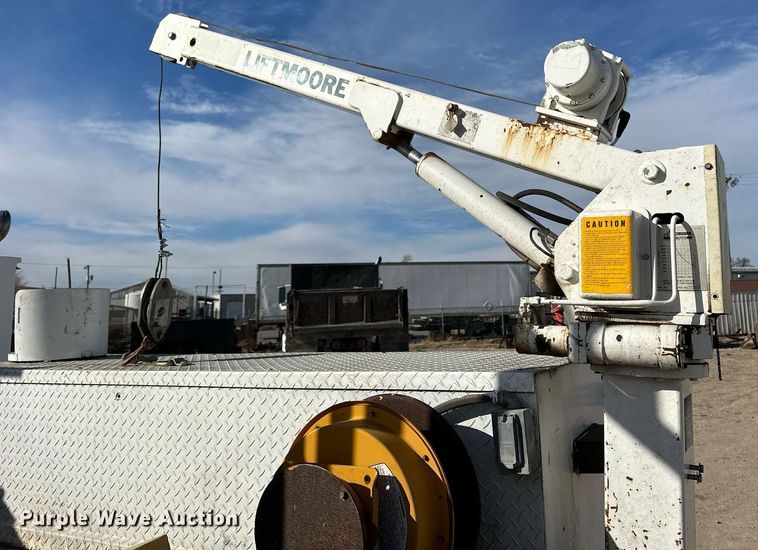 image for item NS9072 2000 GMC C7500  utility / service truck