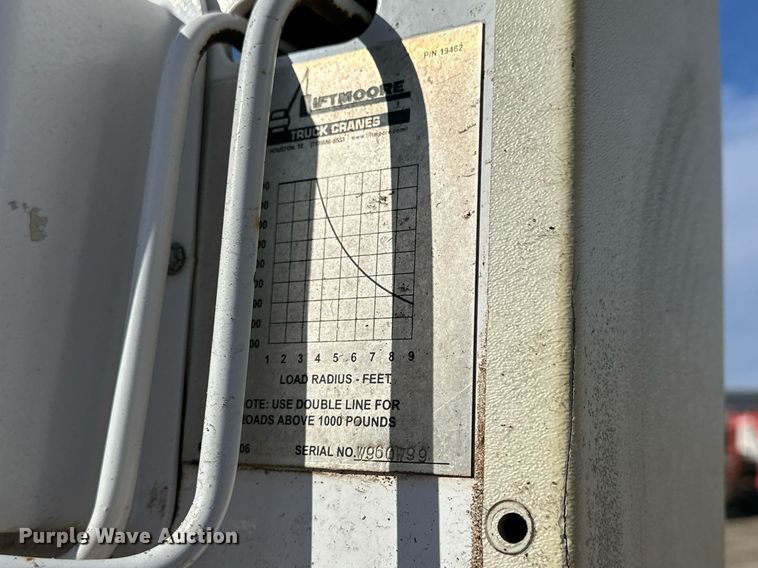 image for item NS9072 2000 GMC C7500  utility / service truck