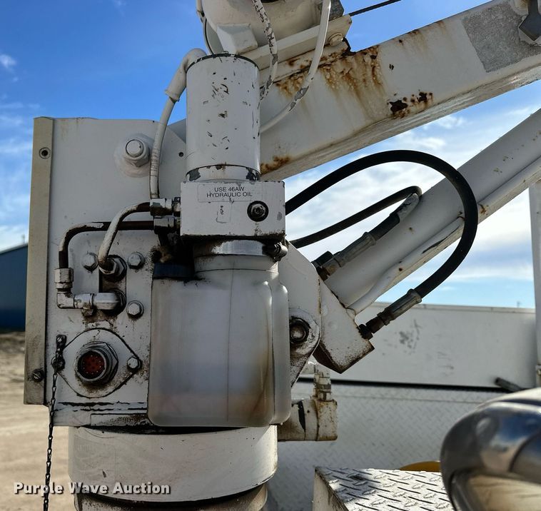 image for item NS9072 2000 GMC C7500  utility / service truck