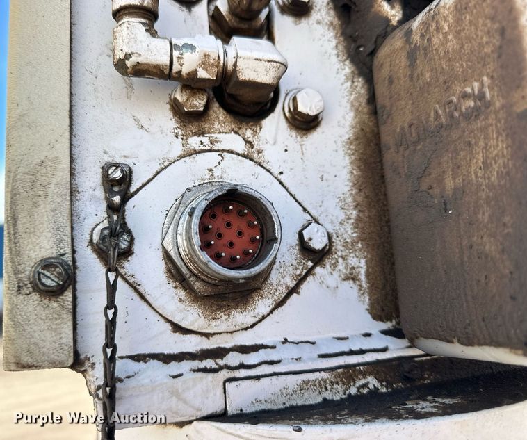 image for item NS9072 2000 GMC C7500  utility / service truck