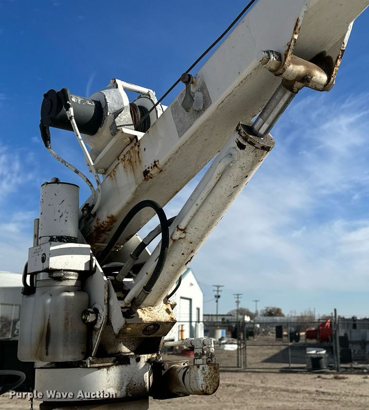 image for item NS9072 2000 GMC C7500  utility / service truck