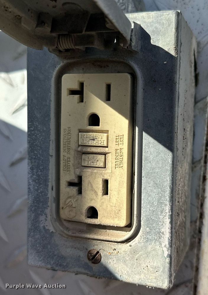 image for item NS9072 2000 GMC C7500  utility / service truck