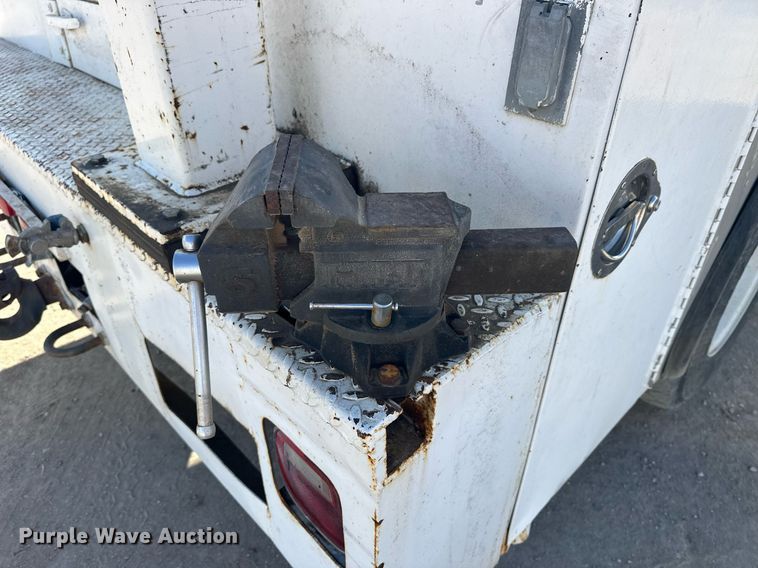 image for item NS9072 2000 GMC C7500  utility / service truck