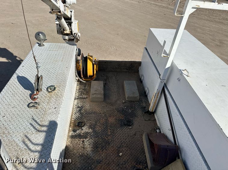 image for item NS9072 2000 GMC C7500  utility / service truck