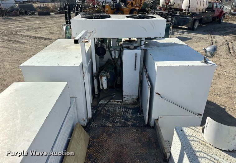 image for item NS9072 2000 GMC C7500  utility / service truck