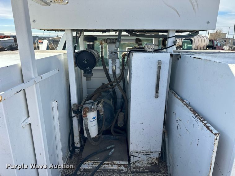 image for item NS9072 2000 GMC C7500  utility / service truck