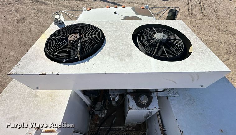 image for item NS9072 2000 GMC C7500  utility / service truck