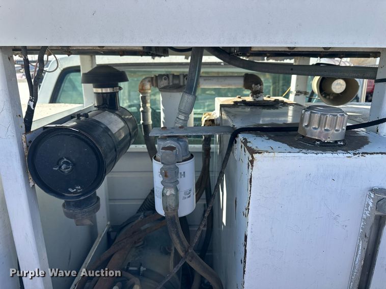 image for item NS9072 2000 GMC C7500  utility / service truck