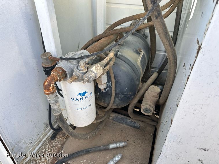 image for item NS9072 2000 GMC C7500  utility / service truck