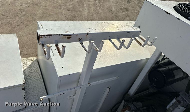 image for item NS9072 2000 GMC C7500  utility / service truck