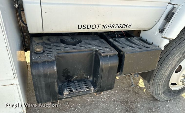 image for item NS9072 2000 GMC C7500  utility / service truck