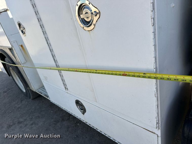 image for item NS9072 2000 GMC C7500  utility / service truck