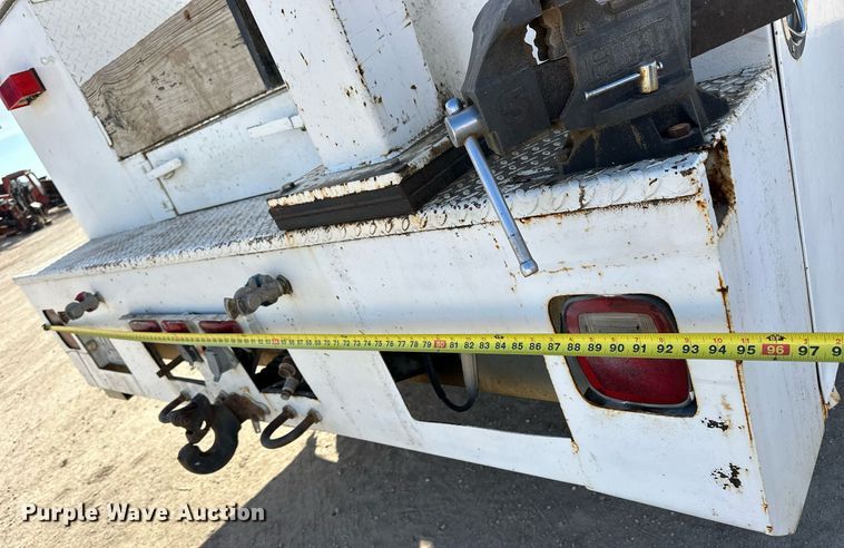 image for item NS9072 2000 GMC C7500  utility / service truck