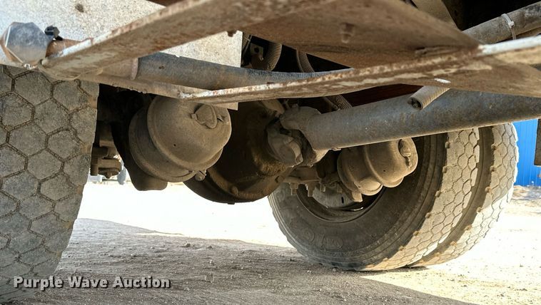 image for item NS9072 2000 GMC C7500  utility / service truck