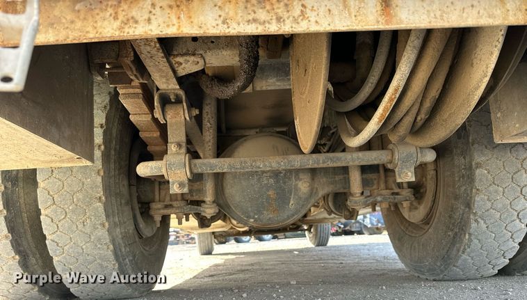 image for item NS9072 2000 GMC C7500  utility / service truck