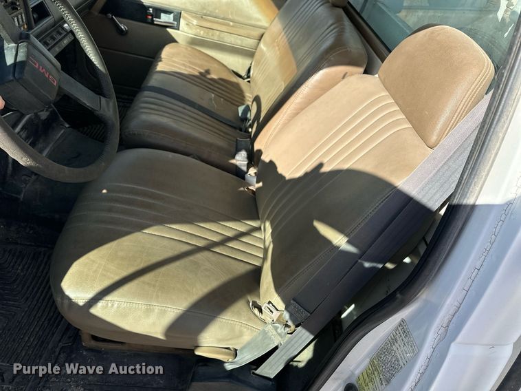 image for item NS9072 2000 GMC C7500  utility / service truck