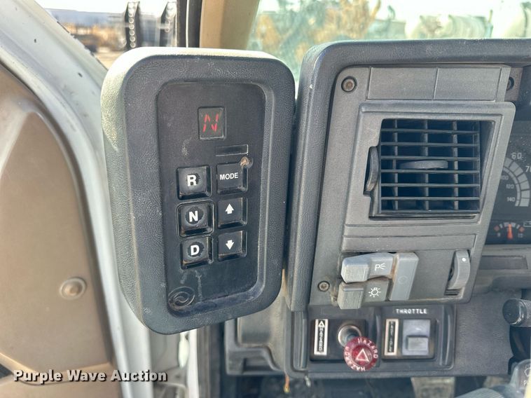 image for item NS9072 2000 GMC C7500  utility / service truck