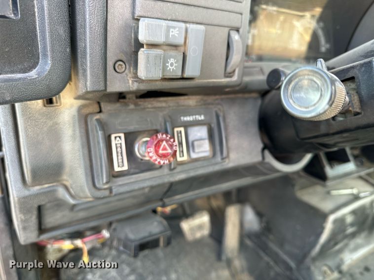 image for item NS9072 2000 GMC C7500  utility / service truck