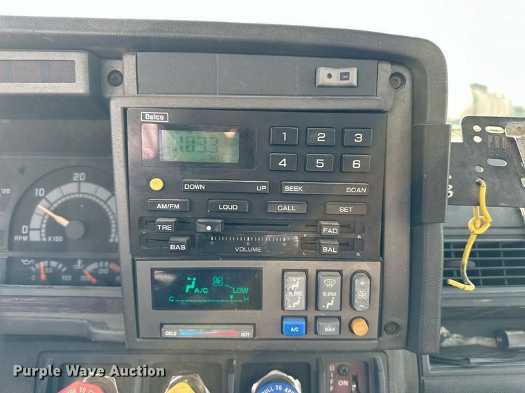 image for item NS9072 2000 GMC C7500  utility / service truck