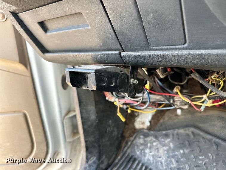 image for item NS9072 2000 GMC C7500  utility / service truck