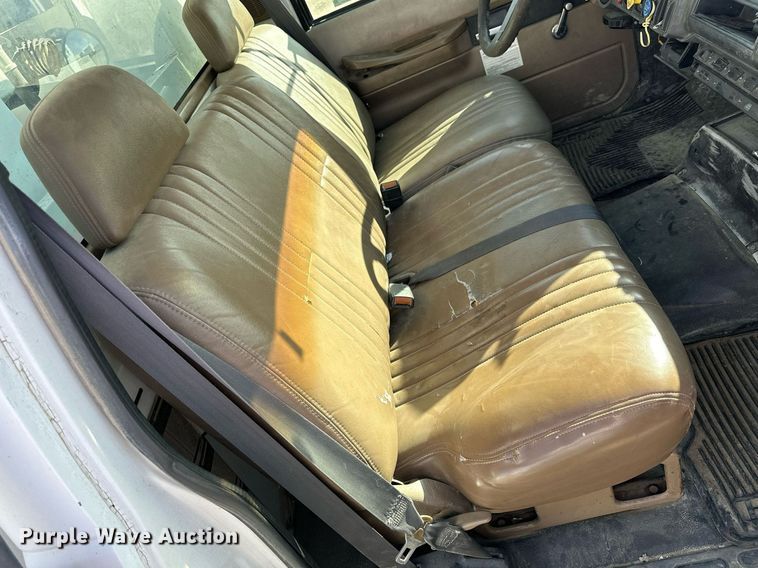 image for item NS9072 2000 GMC C7500  utility / service truck