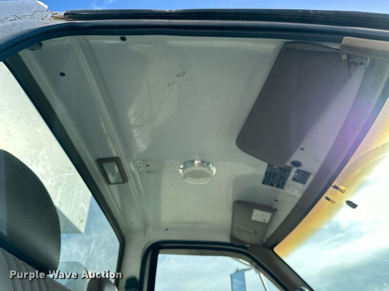 image for item NS9072 2000 GMC C7500  utility / service truck