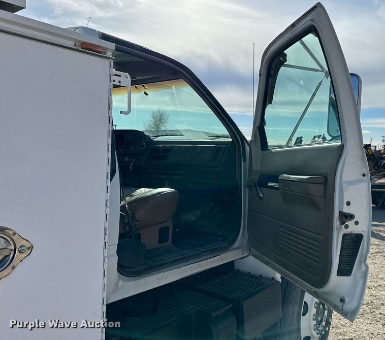 image for item NS9072 2000 GMC C7500  utility / service truck