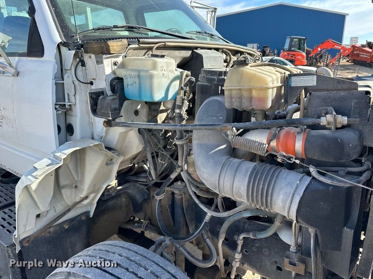 image for item NS9072 2000 GMC C7500  utility / service truck