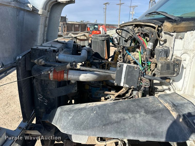 image for item NS9072 2000 GMC C7500  utility / service truck