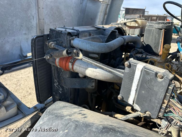 image for item NS9072 2000 GMC C7500  utility / service truck