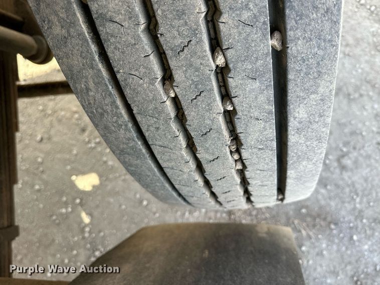 image for item NS9072 2000 GMC C7500  utility / service truck