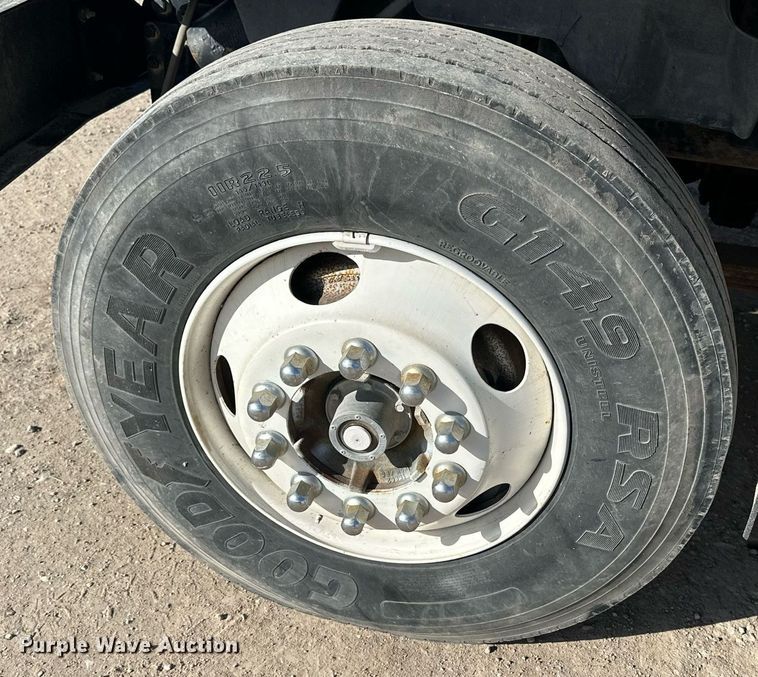 image for item NS9072 2000 GMC C7500  utility / service truck