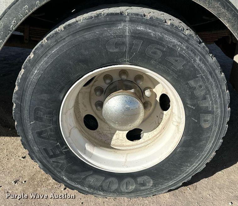 image for item NS9072 2000 GMC C7500  utility / service truck