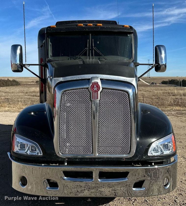 image for item NS9105 2017 Kenworth T660  semi truck