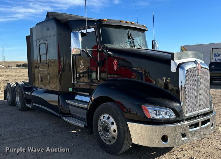 image for item NS9105 2017 Kenworth T660  semi truck