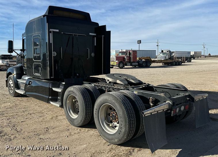 image for item NS9105 2017 Kenworth T660  semi truck