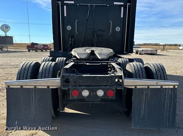 image for item NS9105 2017 Kenworth T660  semi truck