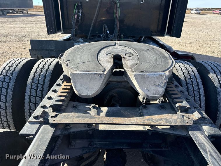 image for item NS9105 2017 Kenworth T660  semi truck