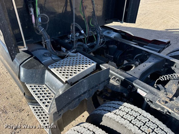 image for item NS9105 2017 Kenworth T660  semi truck