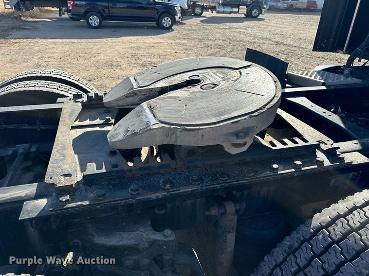 image for item NS9105 2017 Kenworth T660  semi truck