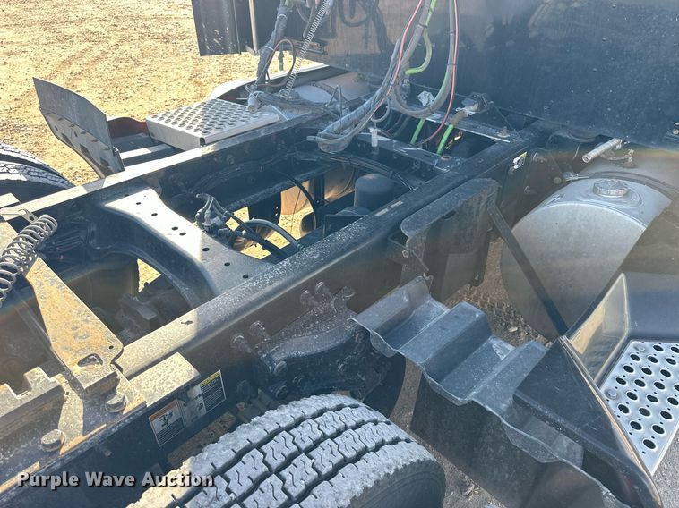 image for item NS9105 2017 Kenworth T660  semi truck