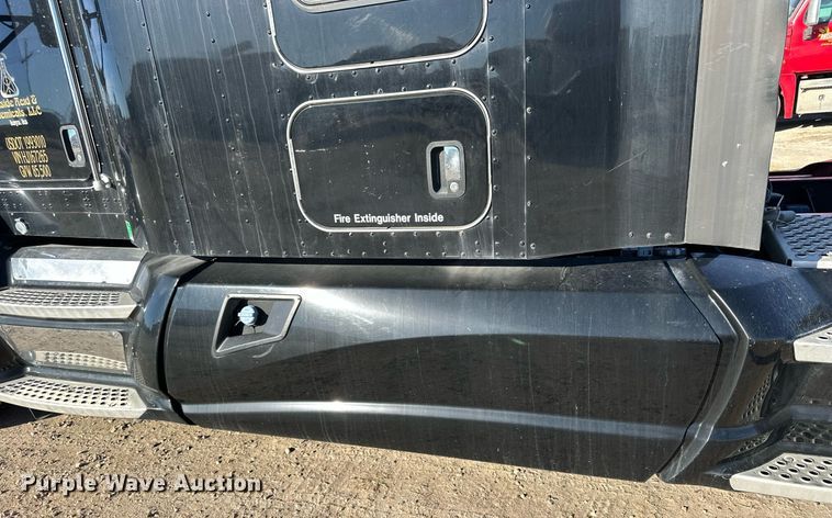 image for item NS9105 2017 Kenworth T660  semi truck